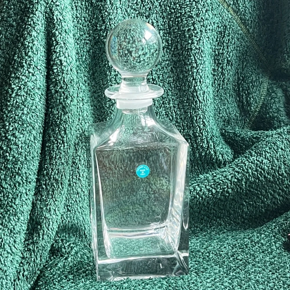 NWT Tiffany & Co. Home Essentials Classic Square Decanter in Crystal Glass 26 oz